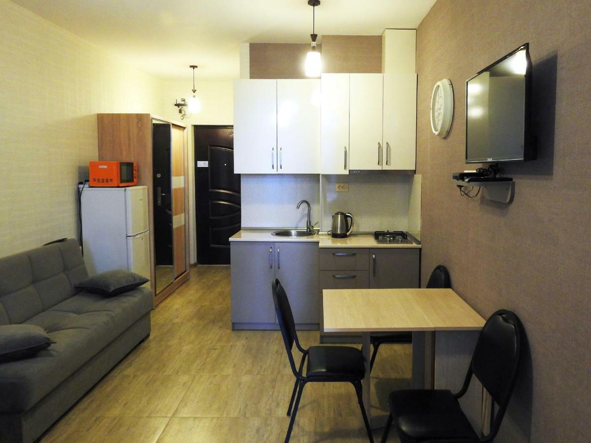 Real Palace Apartment Batoemi Buitenkant foto