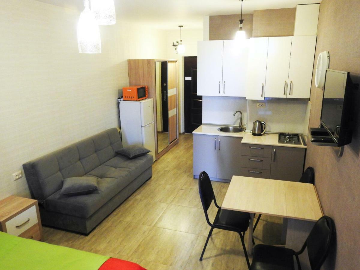 Real Palace Apartment Batoemi Buitenkant foto